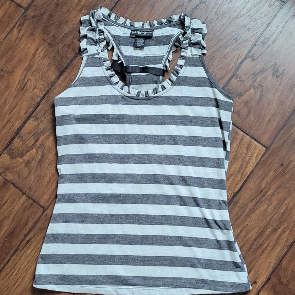 Ruffled racetrack tank